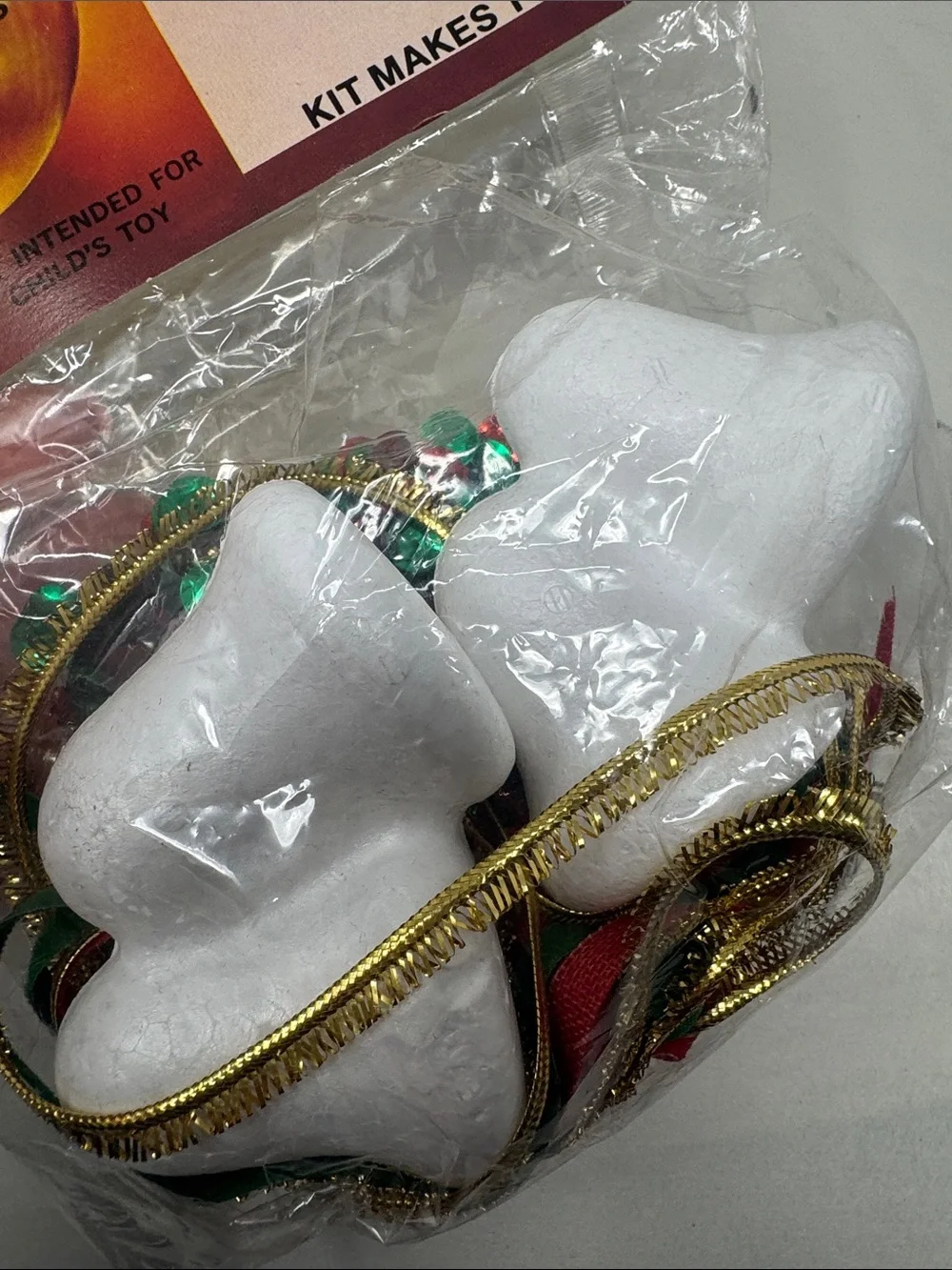 VINTAGE HOLIDAY CHRISTMAS BELLS ORNAMENTS CRAFT KIT PUSH PIN BEADS SEQUINS